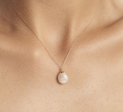 COLGANTE ORO 18K Y PERLA detalle